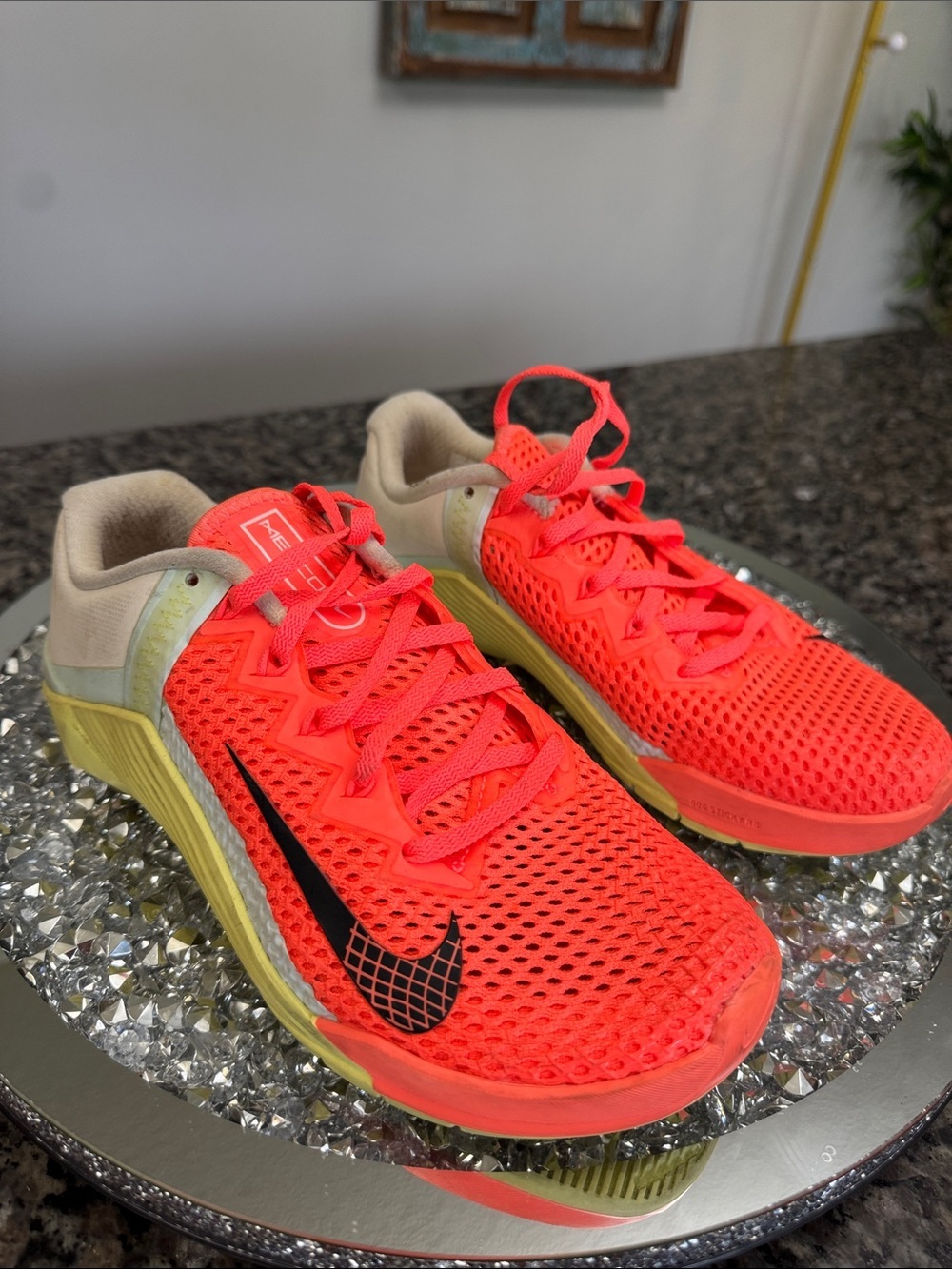 Nike metcon 6 Coral and Yellow Low-Top athletic Sneakers EUC 8 - Picture 4 of 10